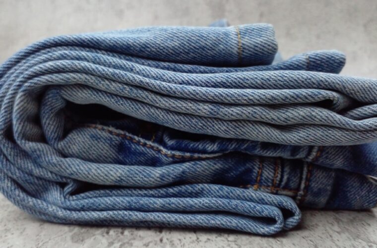 Photo stretching jeans