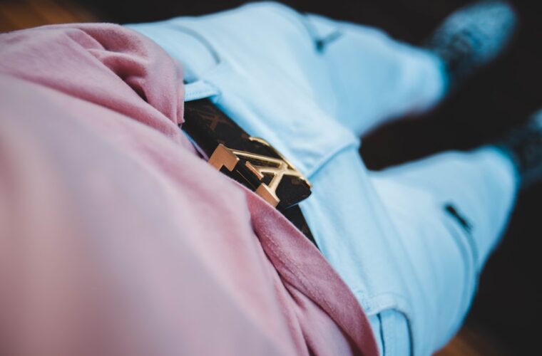 Photo cuffing pants